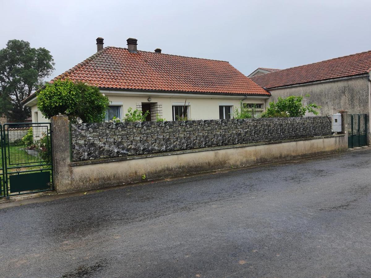 Domi Et Les Chats Barbezieres Kültér fotó